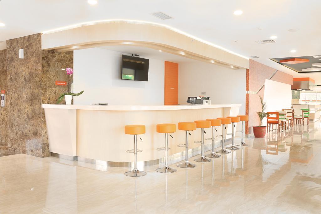 Harris Hotel Sentraland Semarang Exterior photo
